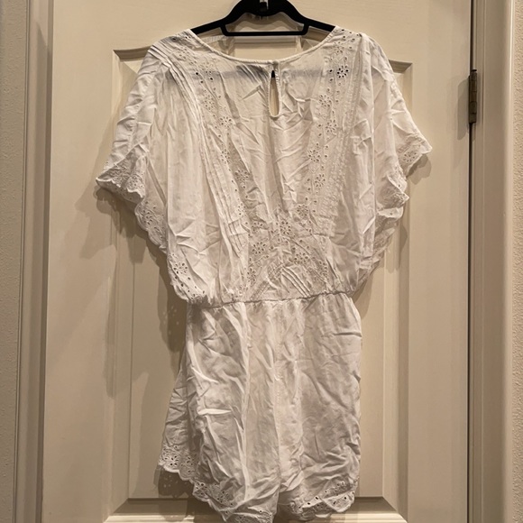 White Amuse Society Short Romper- Size Large - Picture 8 of 13